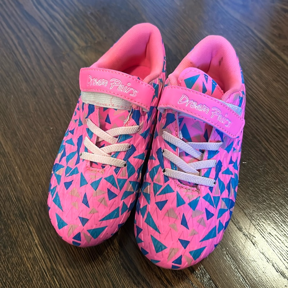 Dream pairs pink soccer cleats size 13 hot pink